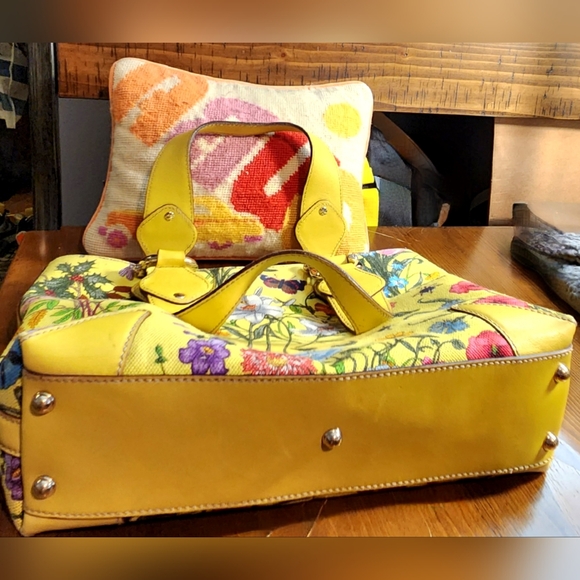 GUCCI Floral Yellow Tote Bag - Picture 5 of 17